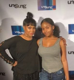 Suge Knight former wife Michel'le with her daughter Bailei at an event.
